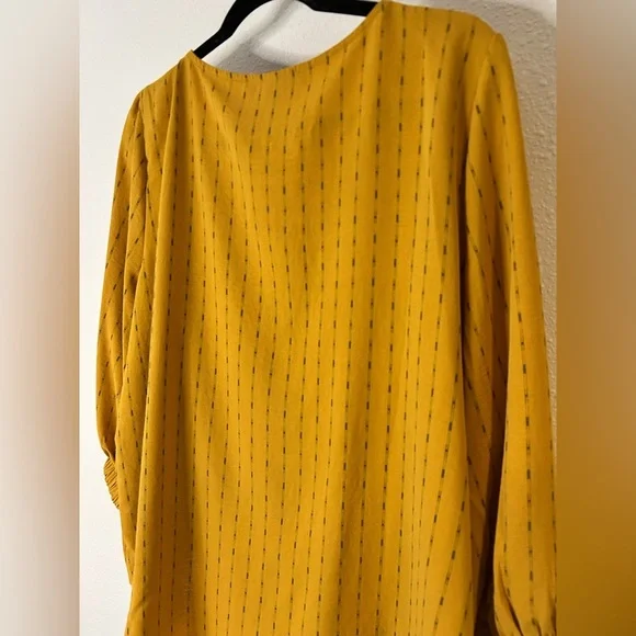 Olivia and Martin Mustard Yellow V-Neck Tie-Front Blouse Size 1X - Picture 6 of 7